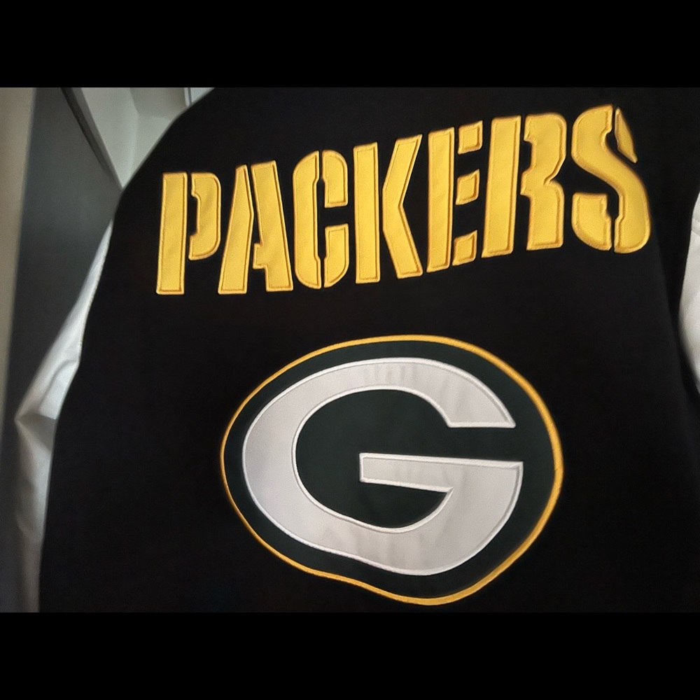 Brand spanking new, REVERSIBLE GREEN BAY PACKERS JACKET!